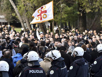 Prívrženci prosrbskej opozície protestovali v Čiernej Hore voči náboženskému zákonu
