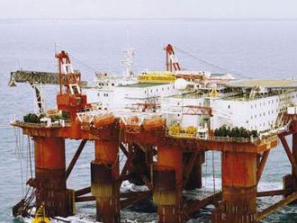 Krajiny OPEC sa dohodli so spojencami na výraznejšom znížení ťažby ropy