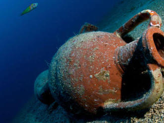 Pri gréckych brehoch našli 2000 rokov starý vrak rímskej lode s amforami