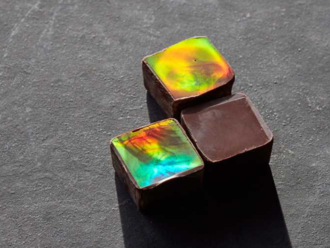 Vedci našli spôsob, ako môže čokoláda hýriť farbami