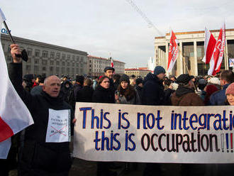 Integrácia či okupácia? Minsk zatiaľ Moskve odolal