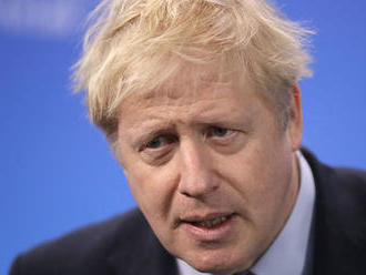 Konzervatívci Borisa Johnsona by získali v parlamente 339 kresiel