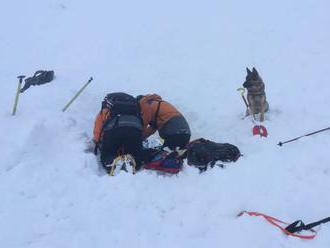 Prvá lavínová nehoda tejto zimy sa stala v Školskom žľabe v Nízkych Tatrách