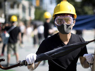 Polícia zasiahla voči protestujúcim v Hongkongu slzotvorným plynom