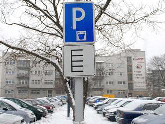 Bezplatné parkovanie končí, mesto chce peniaze na ďalšie miesta