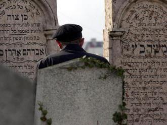 Neúcta voči mŕtvym. Vandali sa vyzúrili na židovskom cintoríne