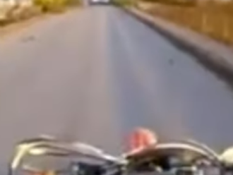 Šokujúce VIDEO z Bytče: Motorkár riskoval všetko, hazardnú jazdu si nahral