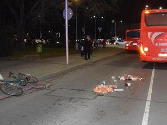 Polícia žiada o pomoc: Hľadá svedkov dopravnej nehody autobusu s cyklistom