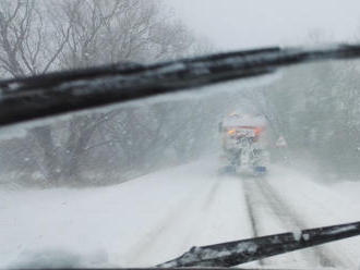 Vodiči, pozor: Sneh na častiach cesty z Holíča do Jablonice nebudú odhŕňať