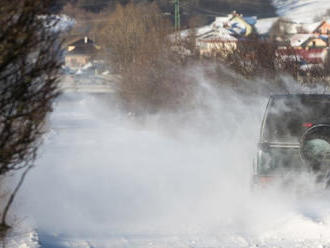 Meteorológovia varujú: Na severe si treba dať pozor na snehové jazyky a záveje