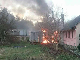 FOTO Hasiči zasahujú pri požiari motorestu: Nikto sa nezranil