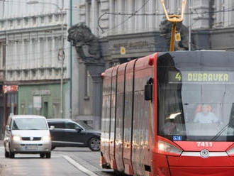 Dopravná nehoda v Bratislave: Do Karlovej Vsi sa električkou opäť nedostanete