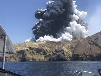Obetiam venujú minútu ticha: Počet mŕtvych po erupcii sopky na Novom Zélande stúpol na 18