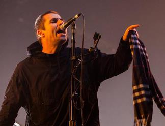 Liam Gallagher sľubuje viac skladieb Oasis v rámci svojich sólových koncertov