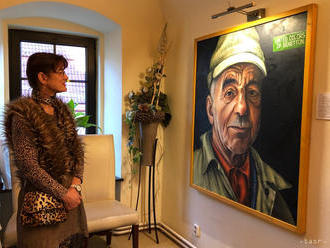 Rodák z Medzeva Helmut Bistika vystavuje portréty vlastných celebrít