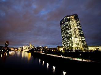 ECB uvažuje o možnosti dlhodobých lacných úverov pre banky