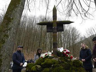 VIDEO: Tragédiu pripomína kríž z nábojníc