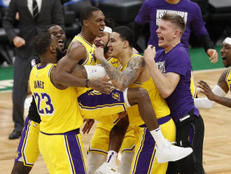 Rondo rozhodol o triumfe Lakers v poslednej sekunde, triple-double Jamesa