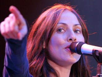 Charizmatická Natalie Imbruglia spája sily s gitaristom z The Strokes