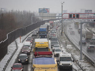 Vodiči, pozor: Merkelová mieri na Slovensko, pripravte sa na kolóny a uzáveru D1