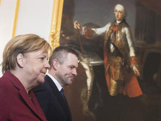 NAŽIVO Najsilnejšia žena sveta a premiéri V4 v Bratislave!  Merkelová pochválila Slovensko