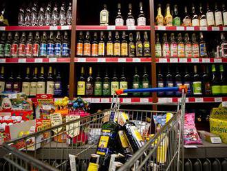 Šokujúce nálezy v Žilinskom kraji: Ilegálne predávaný alkohol, colníci neverili vlastným očiam