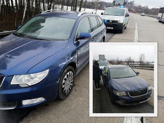 Dráma na diaľnici D1 za bieleho dňa: FOTO Slováci uchránili motoristov pred veľkým nešťastím
