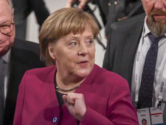 Merkelová varovala Američanov: Rýchly odchod vojakov zo Sýrie posilní Rusko a Irán