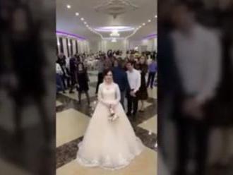 VIDEO Nevesta hodila kyticu na svadbe: To, čo sa vzápätí strhlo, nečakala ani v najdivokejšom sne