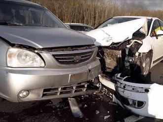 U nehody dvou osobních vozidel u obce Březce zasahovala profesionální jednotka stanice Šternberk.…