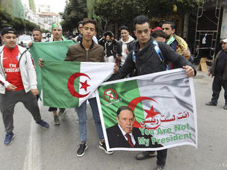 Tisíce Alžírčanov demonštrovali proti opätovnej kandidatúre Butefliku