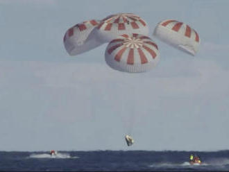 Vesmírna loď spoločnosti SpaceX sa vrátila na Zem