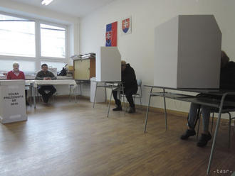 V Bratislavskom kraji sa začali voľby bez problémov a načas
