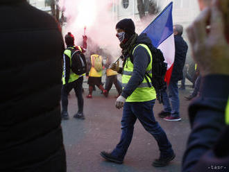 Francúzsko: Žlté vesty vyšli do ulíc aj napriek policajným zákazom