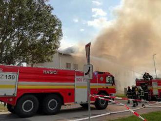Pri požiari novostavby v Žiline utrpeli zranenia dve osoby