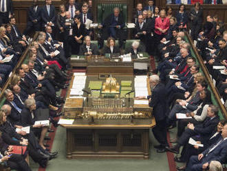 Britská vláda kritizuje hlasovanie poslancov Dolnej snemovne