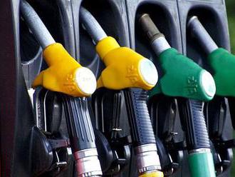 Zloději ukradli 120 000 litrů benzínu, provozovatel benzínek používal výchozí PIN