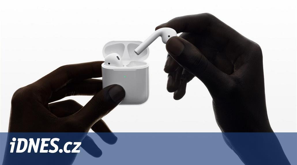 Apple ukázal druhou generaci svých bezdrátových sluchátek. Vydrží déle