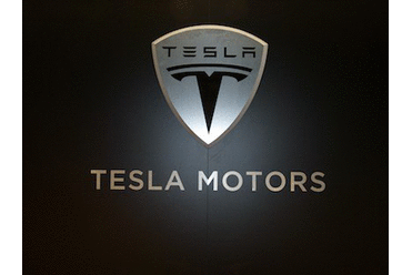 Tesla uvedla na trh Model 3 za 35.000, prodávát bude jen online