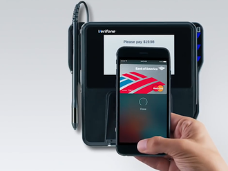 Největší česká banka má problém: Stále jí nefunguje Apple Pay pro držitele Mastercard