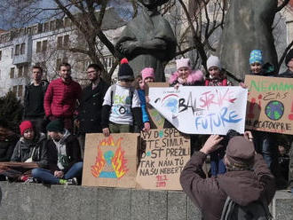 Stredoškoláci štrajkovali za záchranu klímy