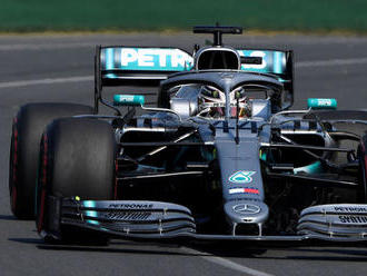 Hamilton v kvalifikácii na VC Austrálie s rekordom. Ferrari nemali šancu