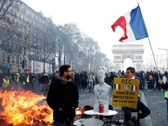 Francúzska vláda kvôli sobotňajším násilnostiam prepustila šéfa polície v Paríži