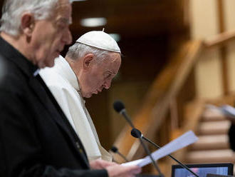 Pápež prijal rezignáciu čilského kardinála Ezzatiho