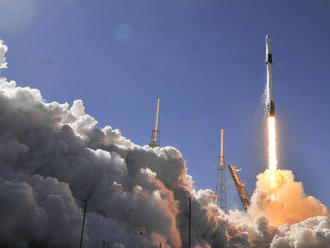 Nová pilotovaná loď spoločnosti SpaceX vyštartovala na skúšobný let