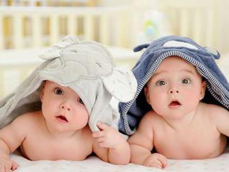 Vedci zistili, že mať brata-dvojča nie je pre dievča dobré