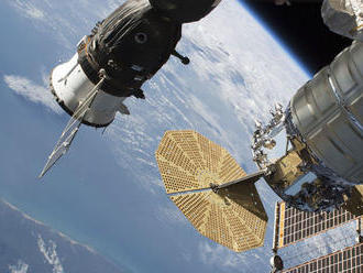 NAŽIVO: Astronauti pracujú mimo ISS, menia akumulátory