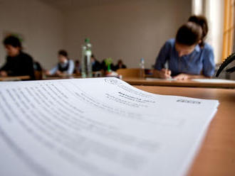 Písomné maturity potrvajú do piatka, preveria desaťtisíce študentov
