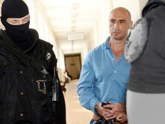 Proces v kauze vraždy mafiánskeho bossa Sýkoru sa nekonal: Hospitalizácia jedného z obžalovaných!