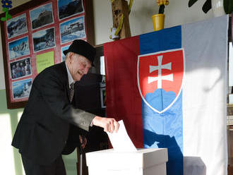 Vek nie je prekážkou: V Hájskom prišiel k volebnej urne aj Jozef  